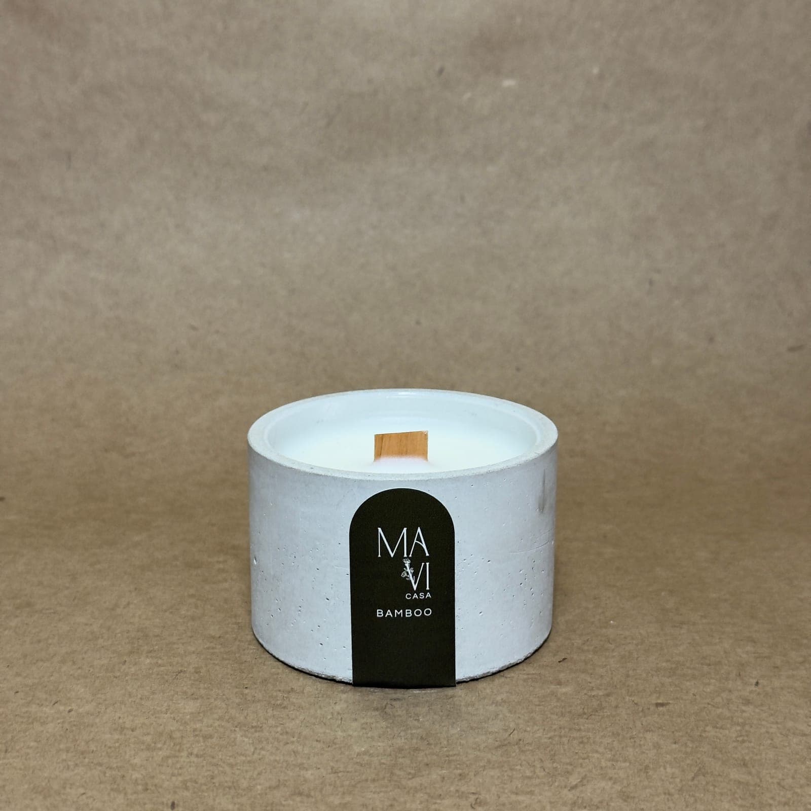Vela vegetal Bamboo 70g em pote de concreto branco