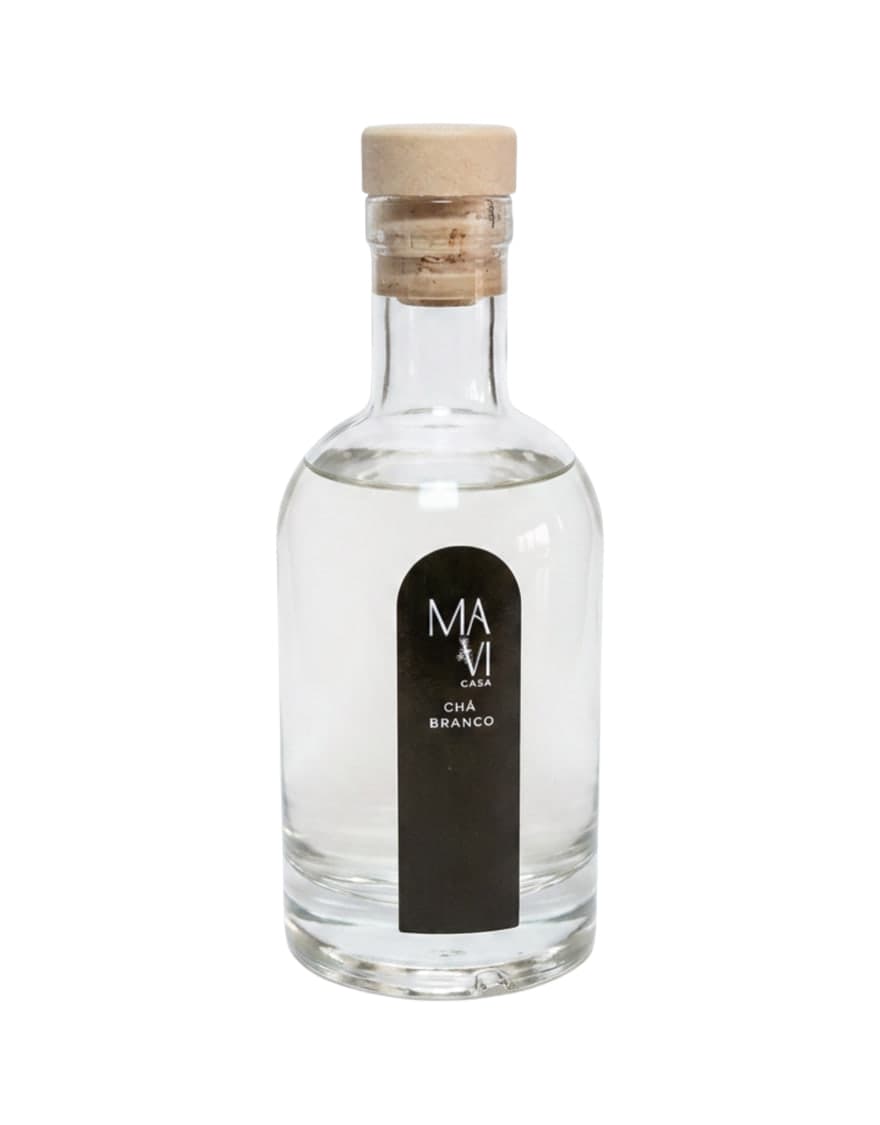Difusor de ambiente Chá Branco Mavi Casa: frasco de vidro com rolha de madeira e botânicos preservados